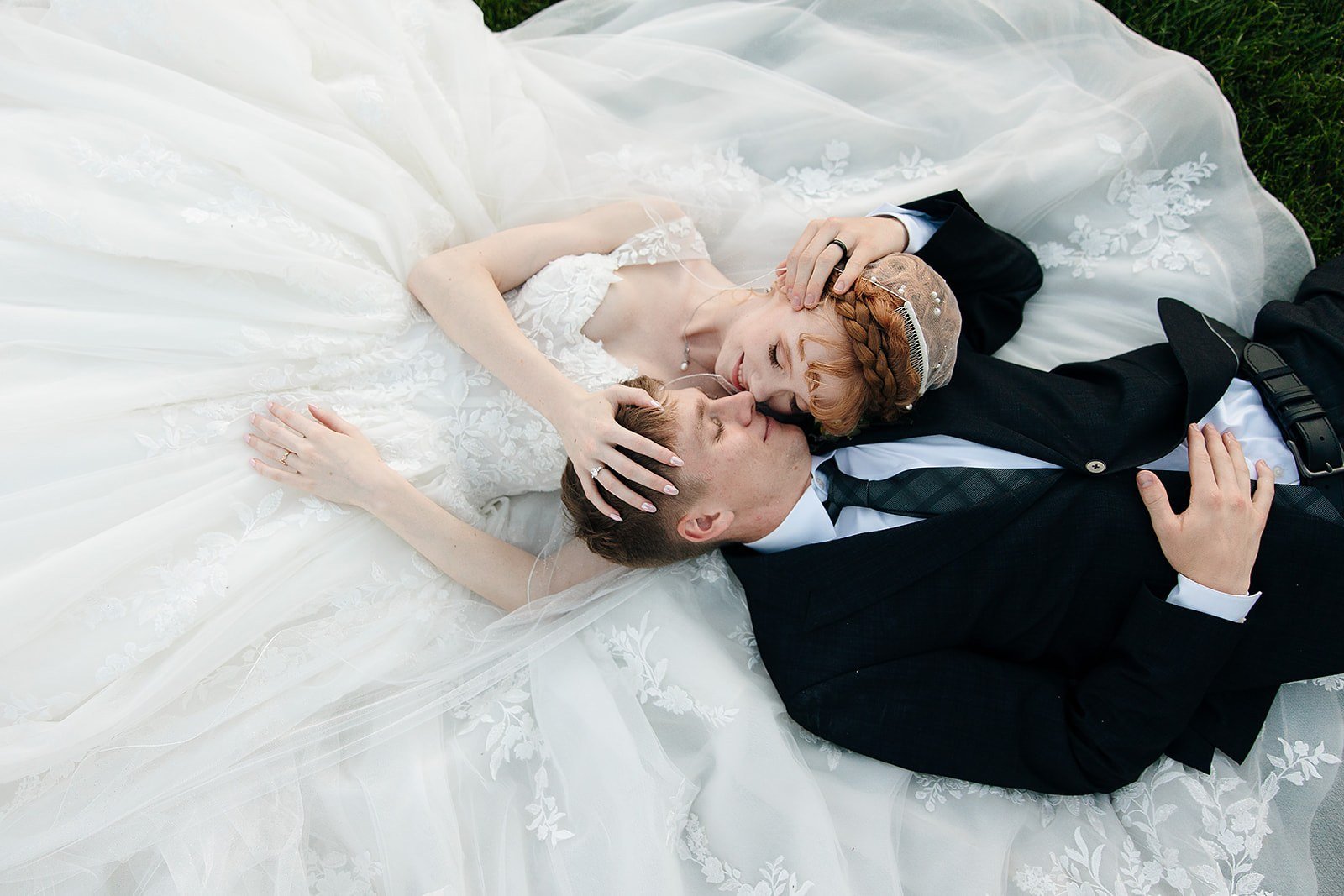 Editorial wedding moment by Elizabeth Ann Photography