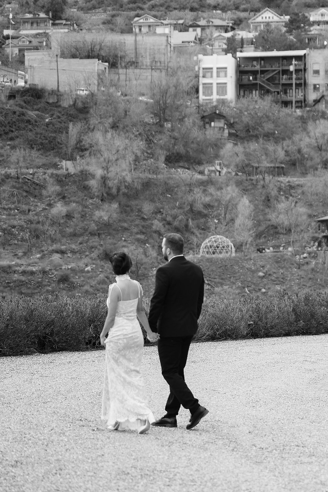 True-to-color wedding day storytelling